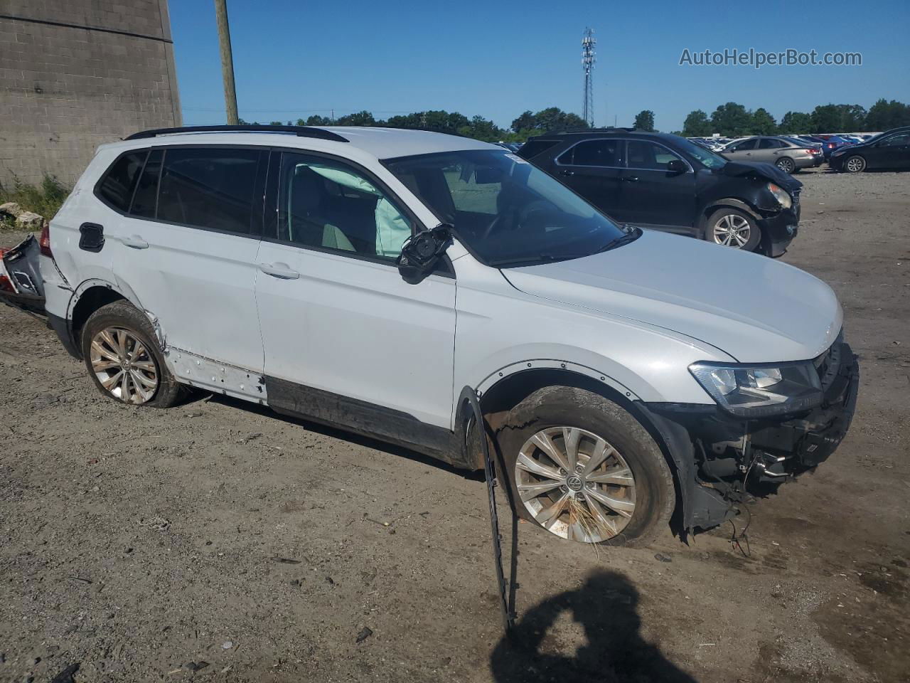 2018 Volkswagen Tiguan S White vin: 3VV0B7AX8JM022665