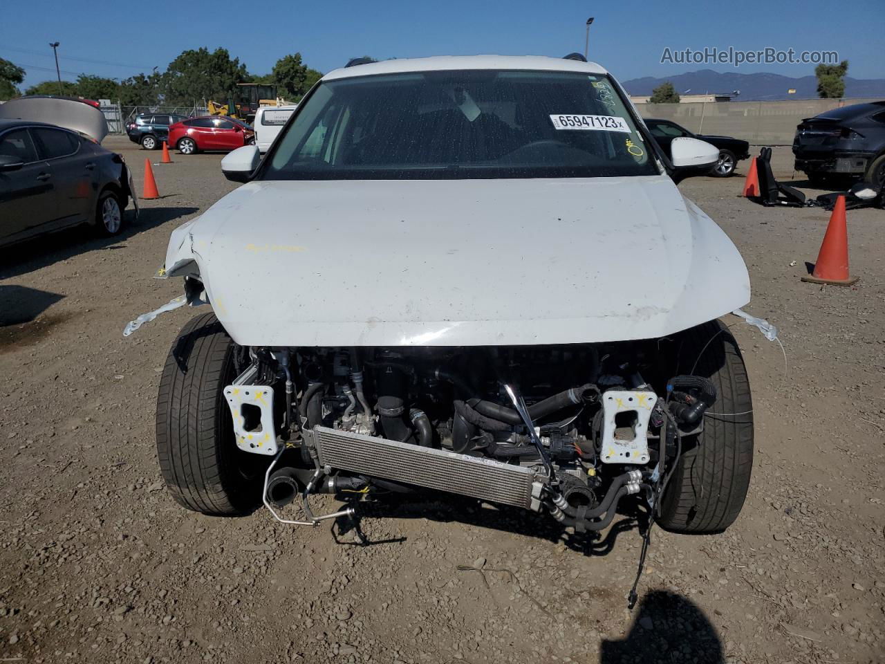 2018 Volkswagen Tiguan S White vin: 3VV1B7AX0JM104328