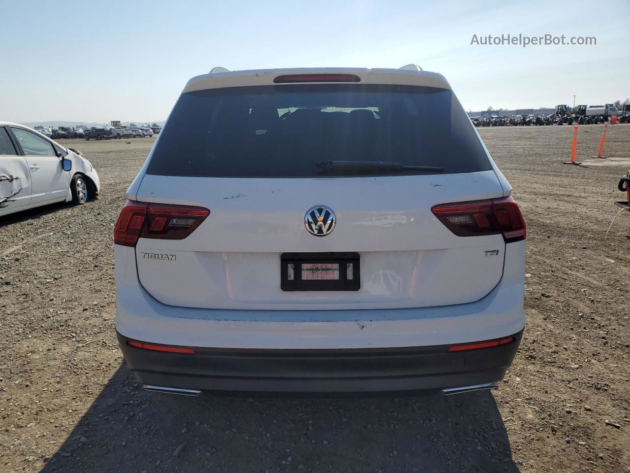 2018 Volkswagen Tiguan S White vin: 3VV1B7AX0JM104328