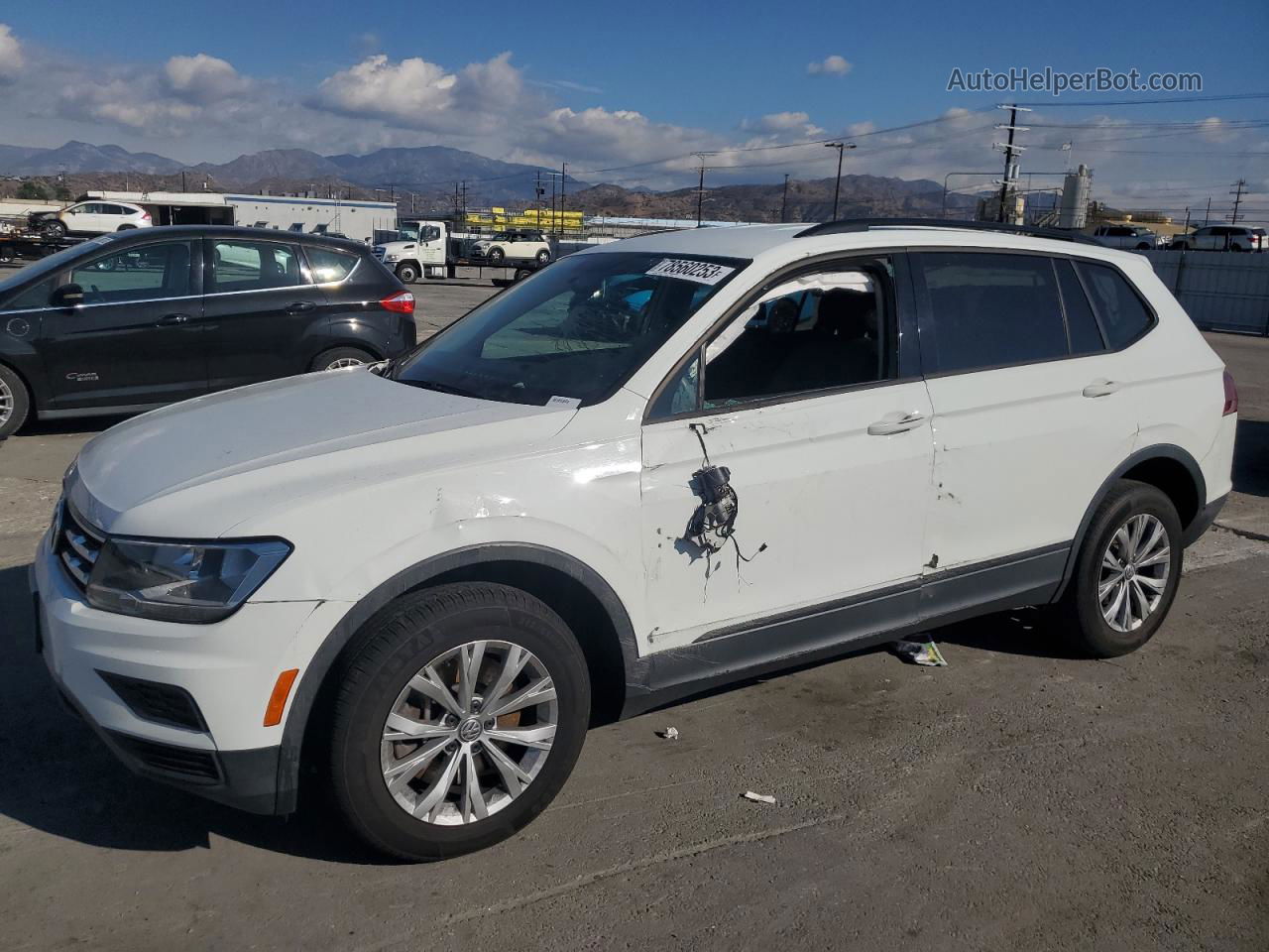 2018 Volkswagen Tiguan S White vin: 3VV1B7AX0JM116592