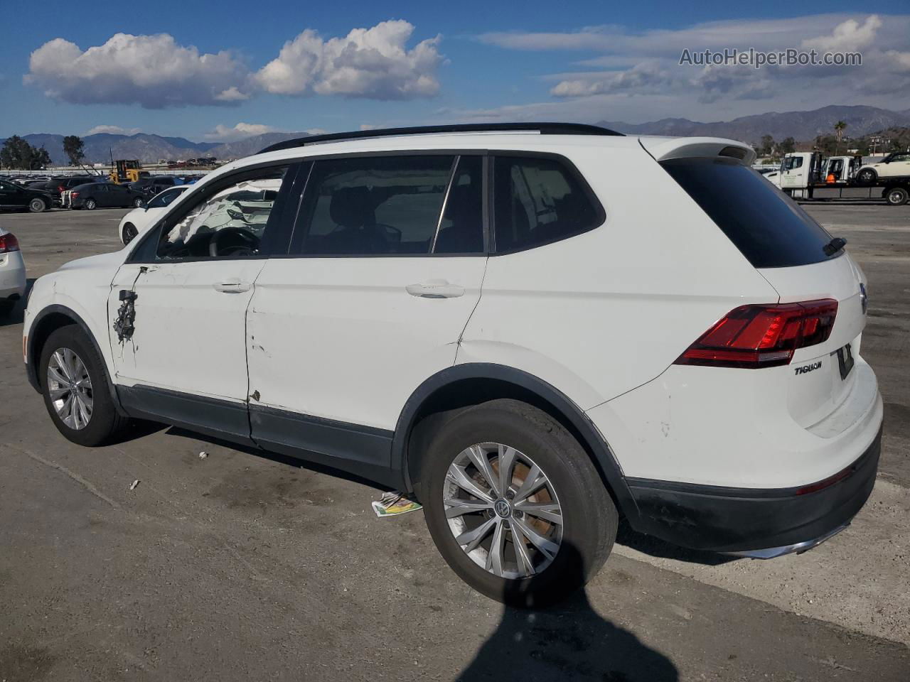 2018 Volkswagen Tiguan S White vin: 3VV1B7AX0JM116592