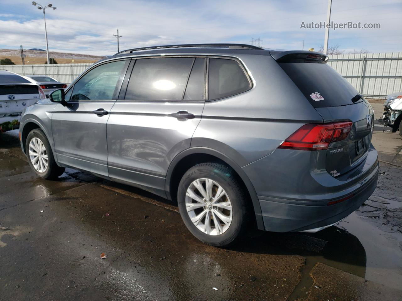 2018 Volkswagen Tiguan S Gray vin: 3VV1B7AX2JM056394