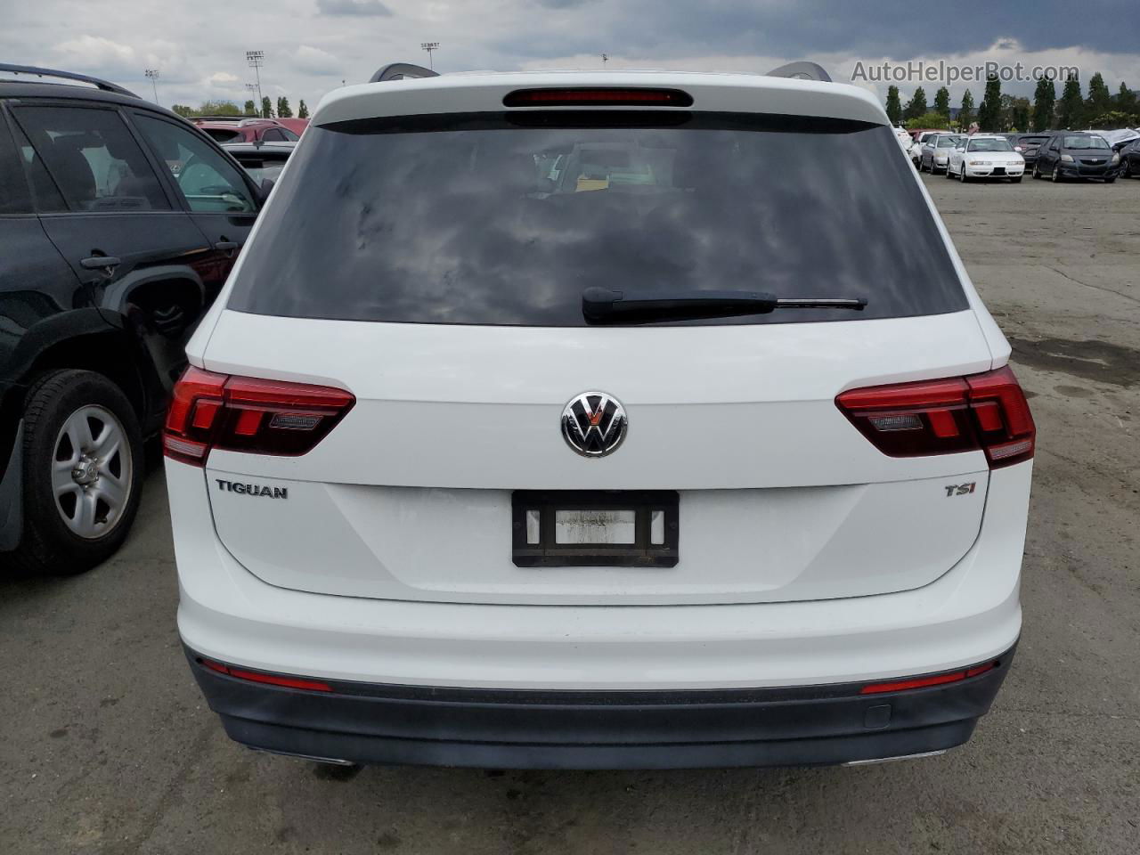 2018 Volkswagen Tiguan S White vin: 3VV1B7AX2JM091842