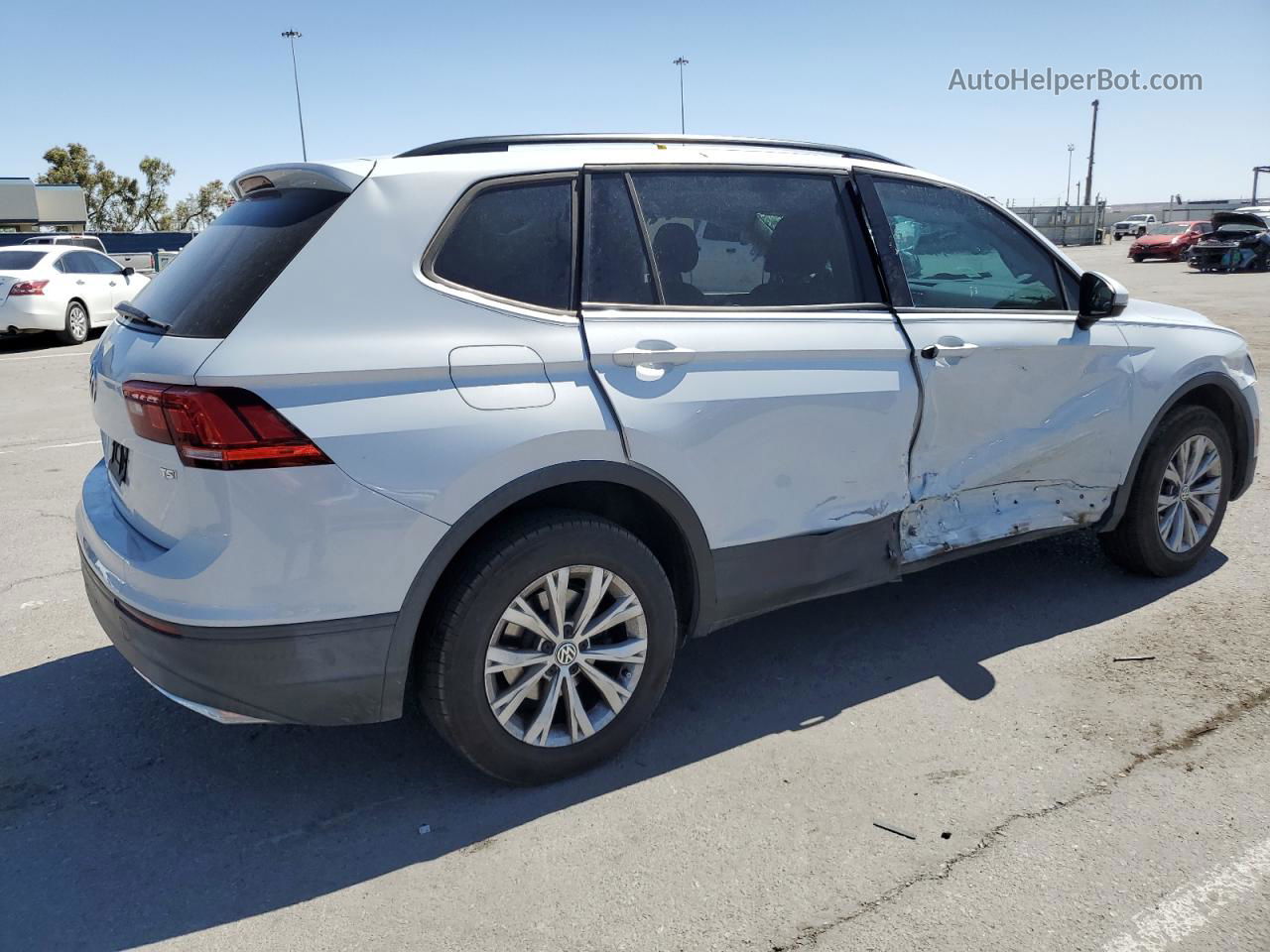 2018 Volkswagen Tiguan S White vin: 3VV1B7AX3JM021878