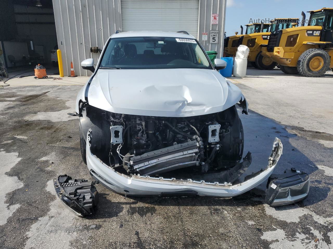 2018 Volkswagen Tiguan S White vin: 3VV1B7AX3JM098640