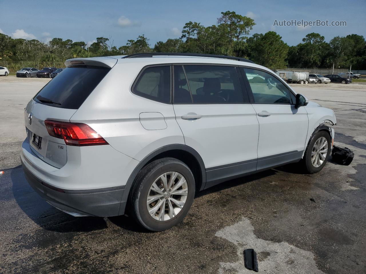 2018 Volkswagen Tiguan S White vin: 3VV1B7AX3JM098640