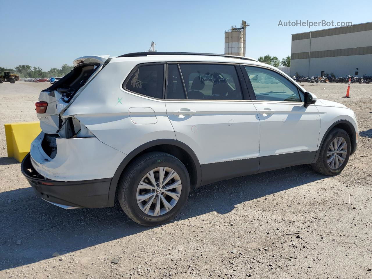 2018 Volkswagen Tiguan S White vin: 3VV1B7AX5JM087297