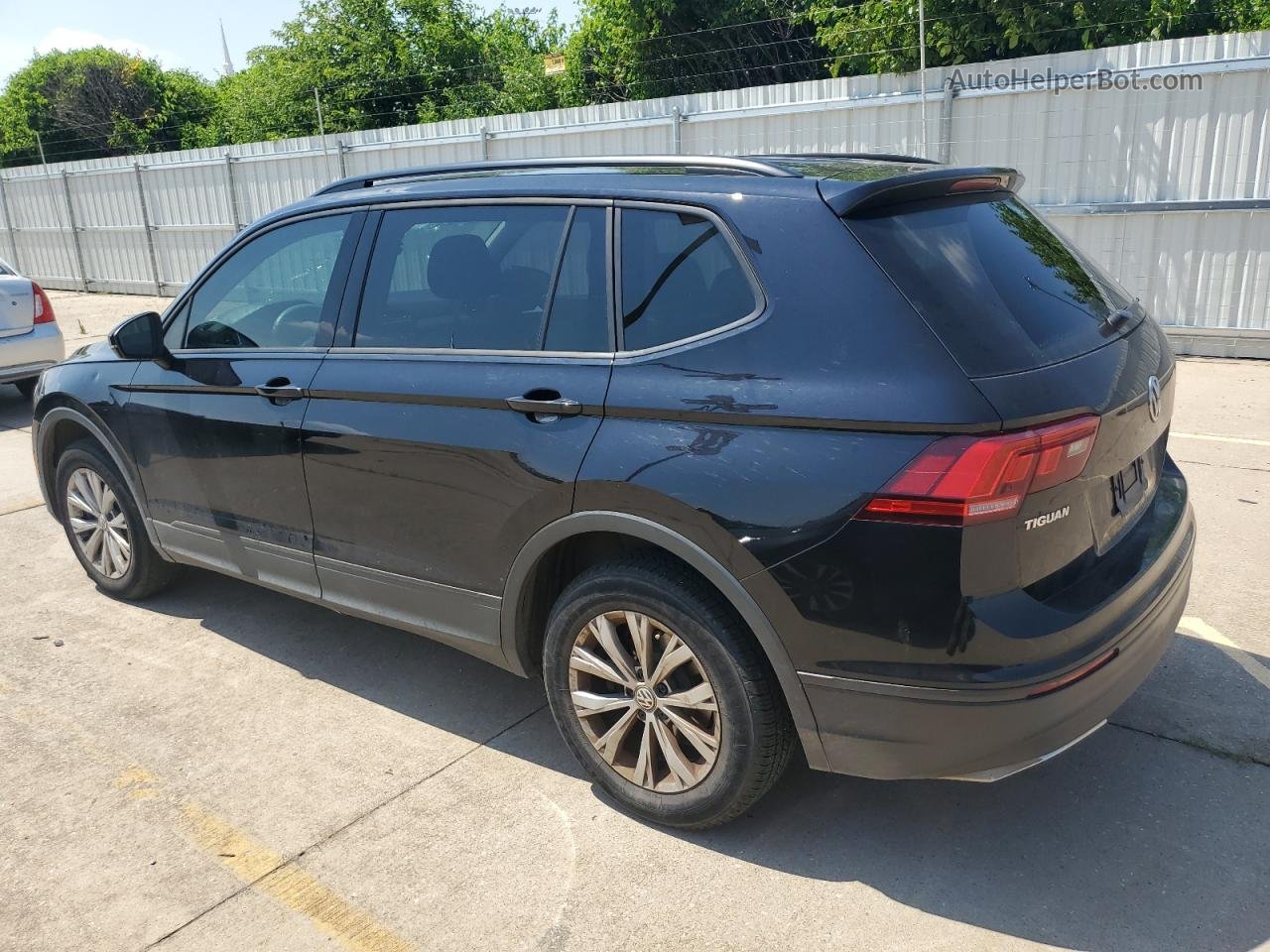 2019 Volkswagen Tiguan S Черный vin: 3VV1B7AX5KM174764