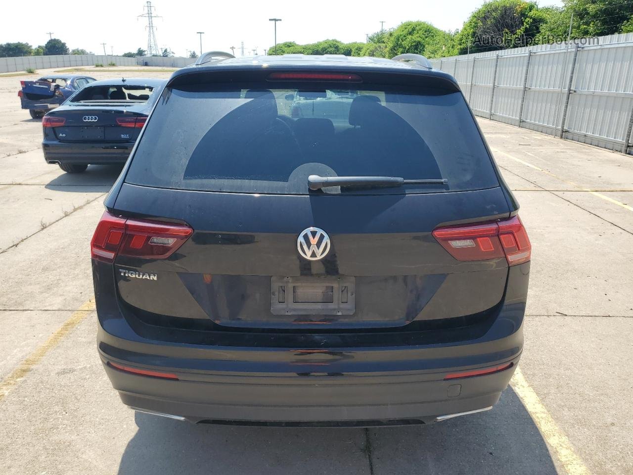 2019 Volkswagen Tiguan S Черный vin: 3VV1B7AX5KM174764