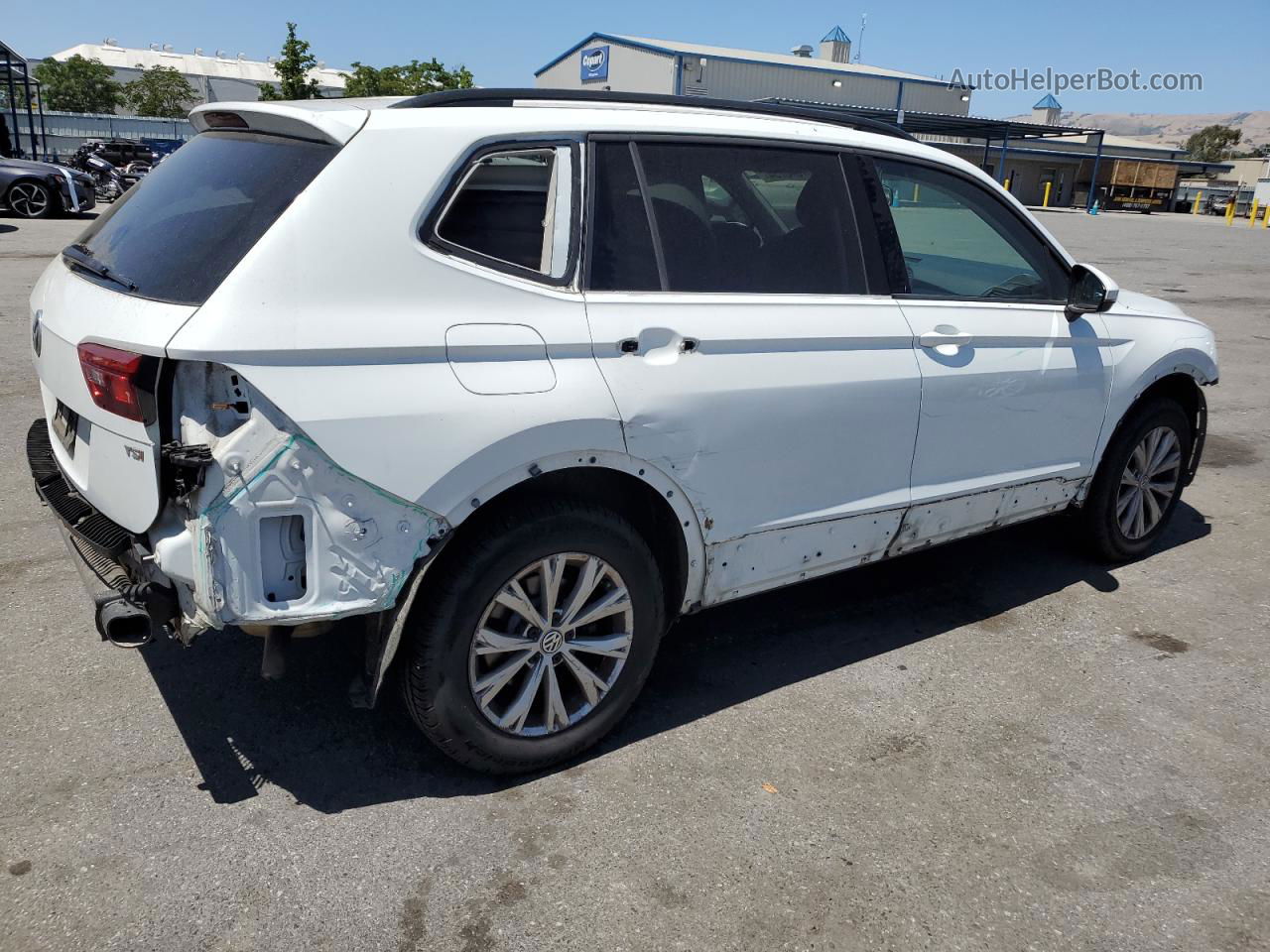 2018 Volkswagen Tiguan S White vin: 3VV1B7AX6JM107573