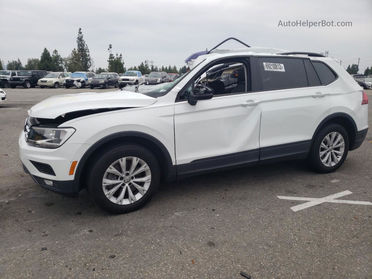 2018 Volkswagen Tiguan S White vin: 3VV1B7AX7JM029417