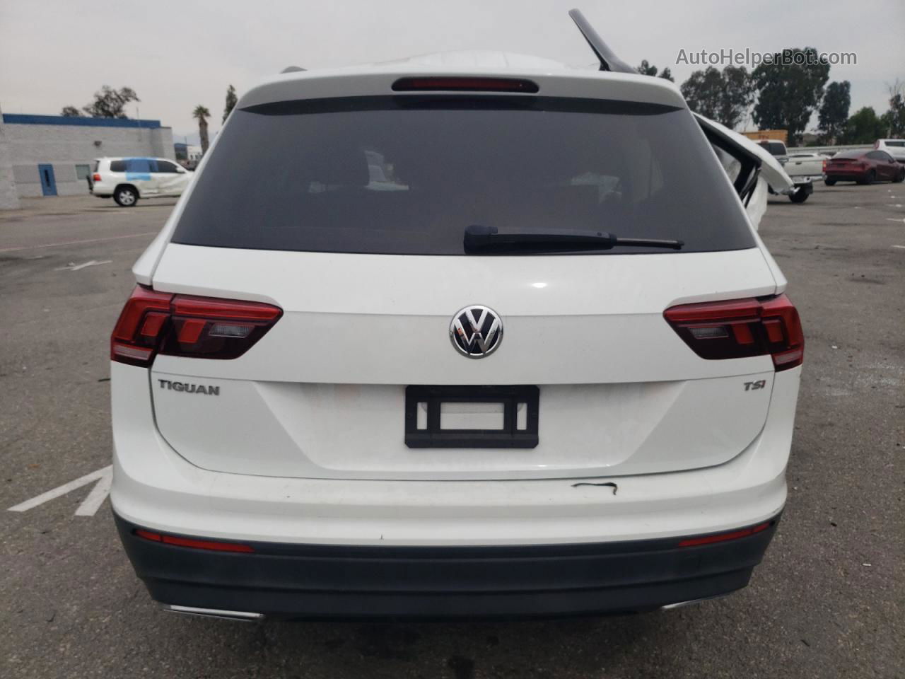 2018 Volkswagen Tiguan S White vin: 3VV1B7AX7JM029417