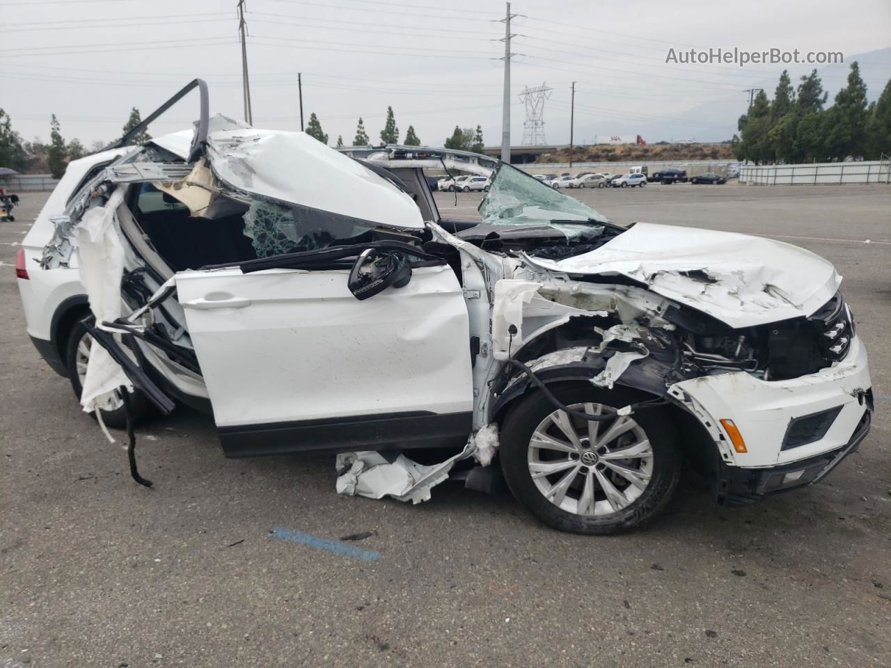 2018 Volkswagen Tiguan S White vin: 3VV1B7AX7JM029417