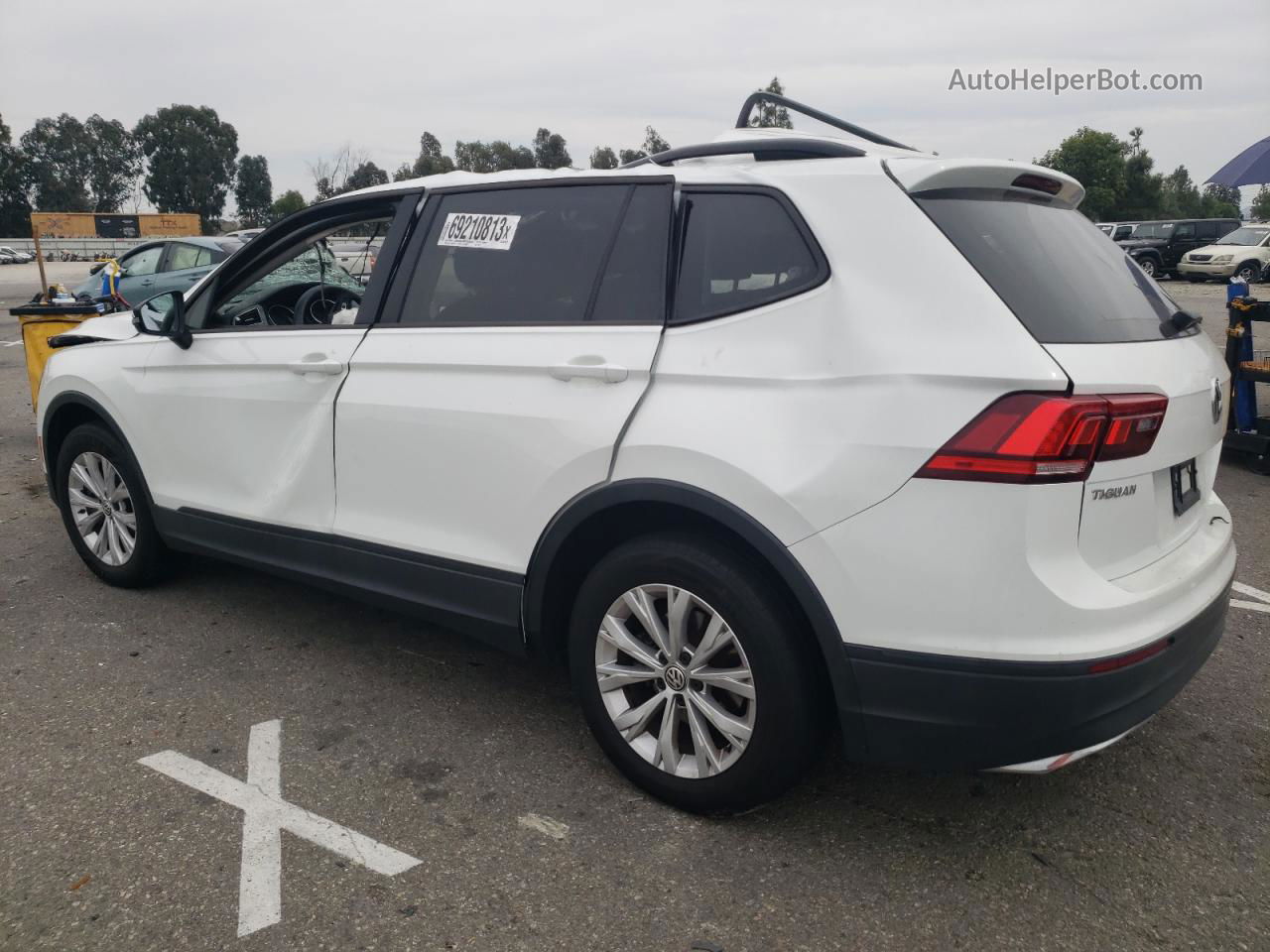 2018 Volkswagen Tiguan S White vin: 3VV1B7AX7JM029417