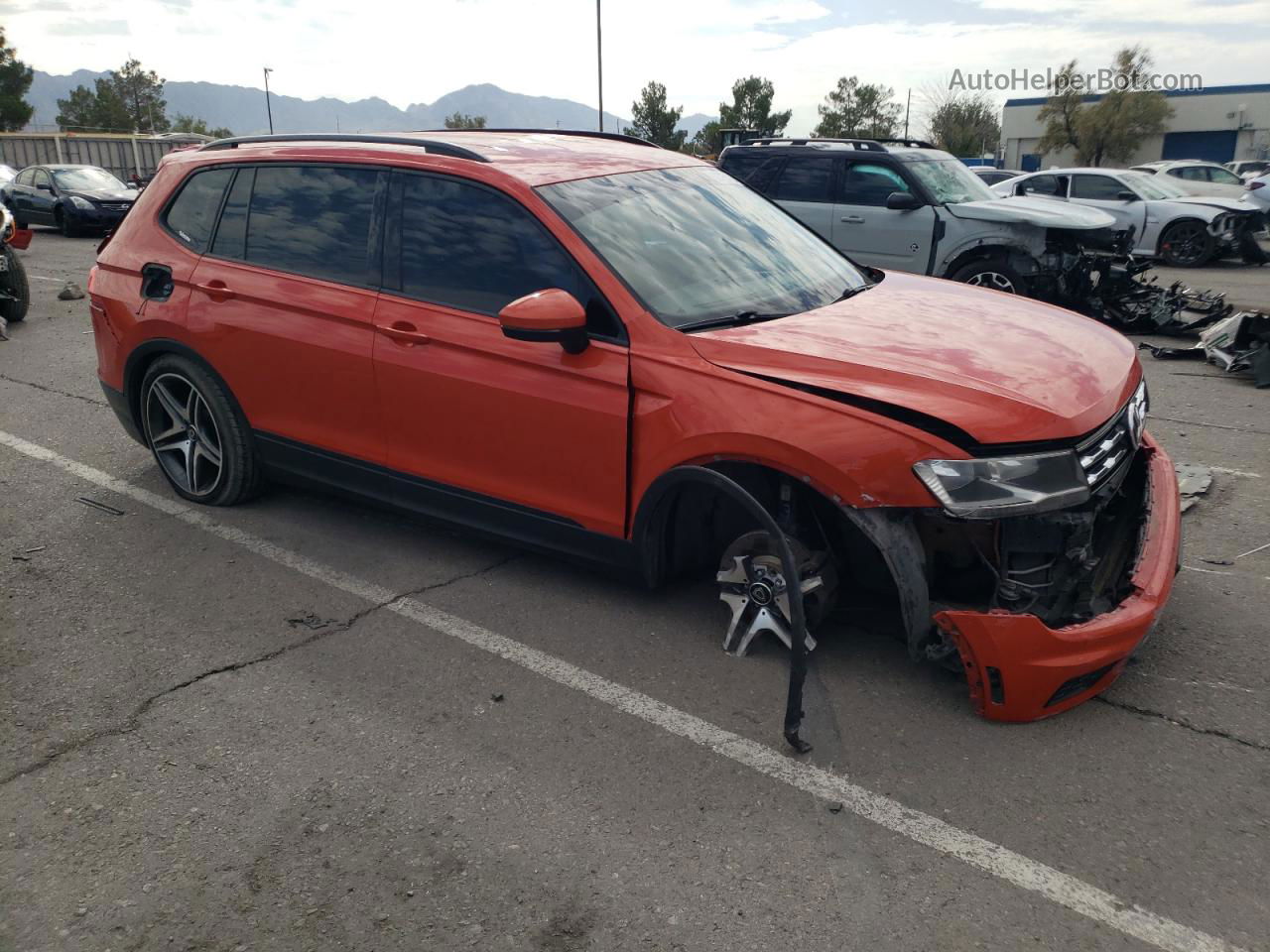 2018 Volkswagen Tiguan S Orange vin: 3VV1B7AX9JM016443