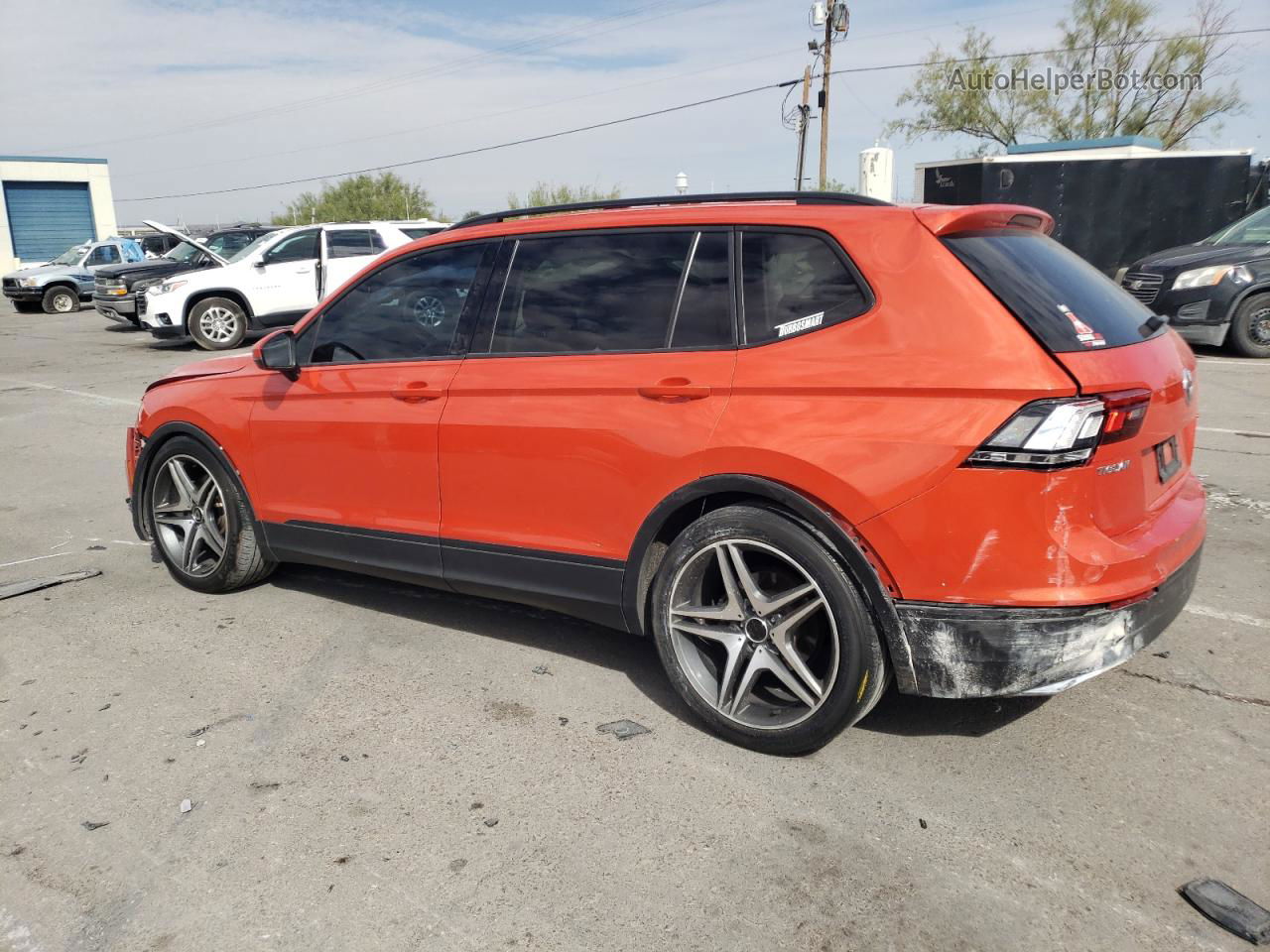 2018 Volkswagen Tiguan S Orange vin: 3VV1B7AX9JM016443