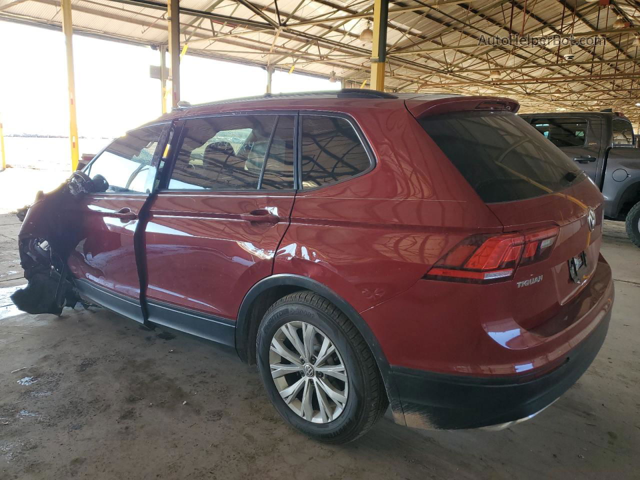 2018 Volkswagen Tiguan S Red vin: 3VV1B7AX9JM146559