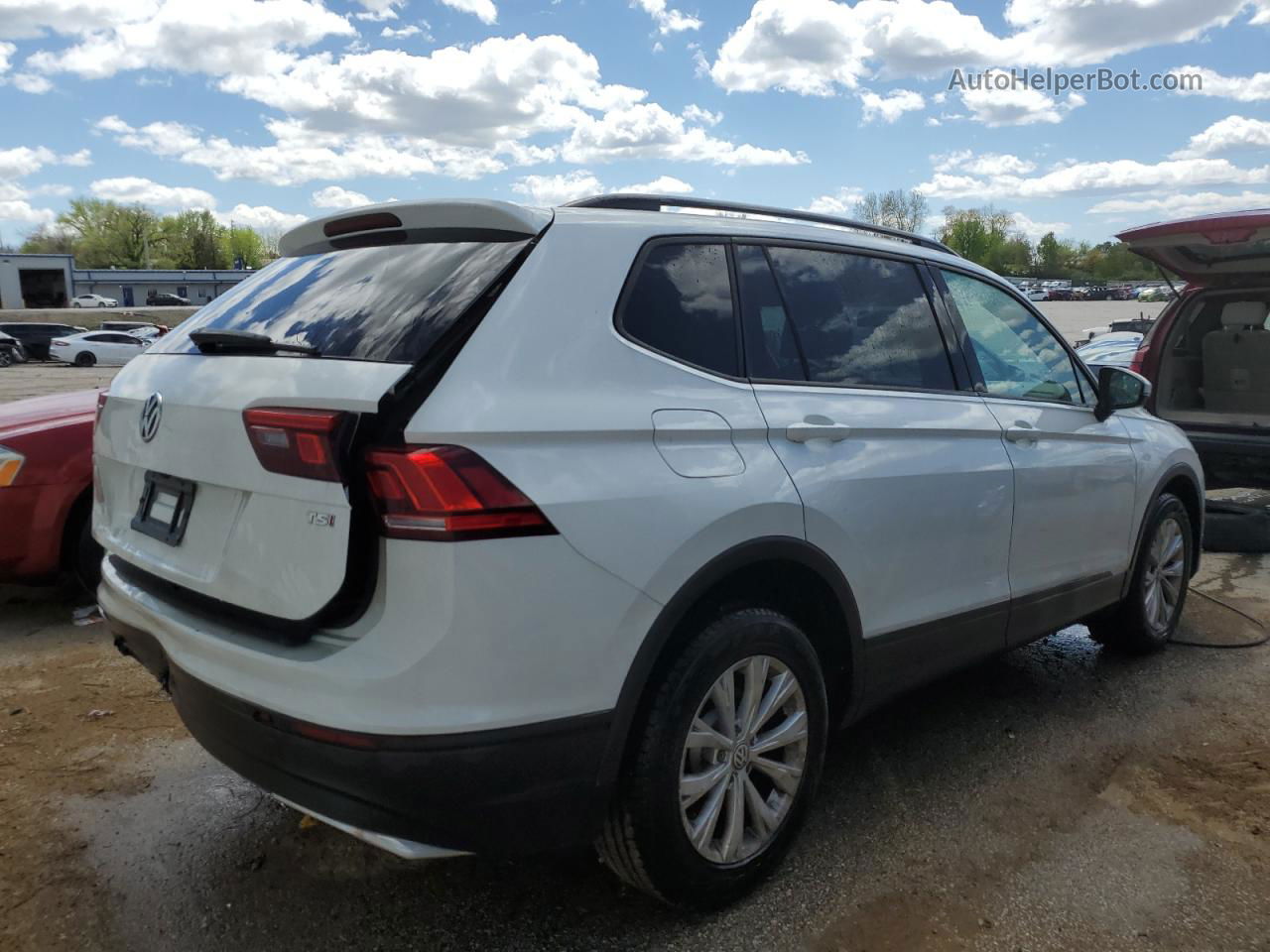 2018 Volkswagen Tiguan S White vin: 3VV1B7AXXJM126255