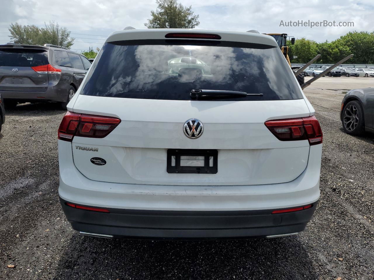2019 Volkswagen Tiguan S White vin: 3VV1B7AXXKM046018