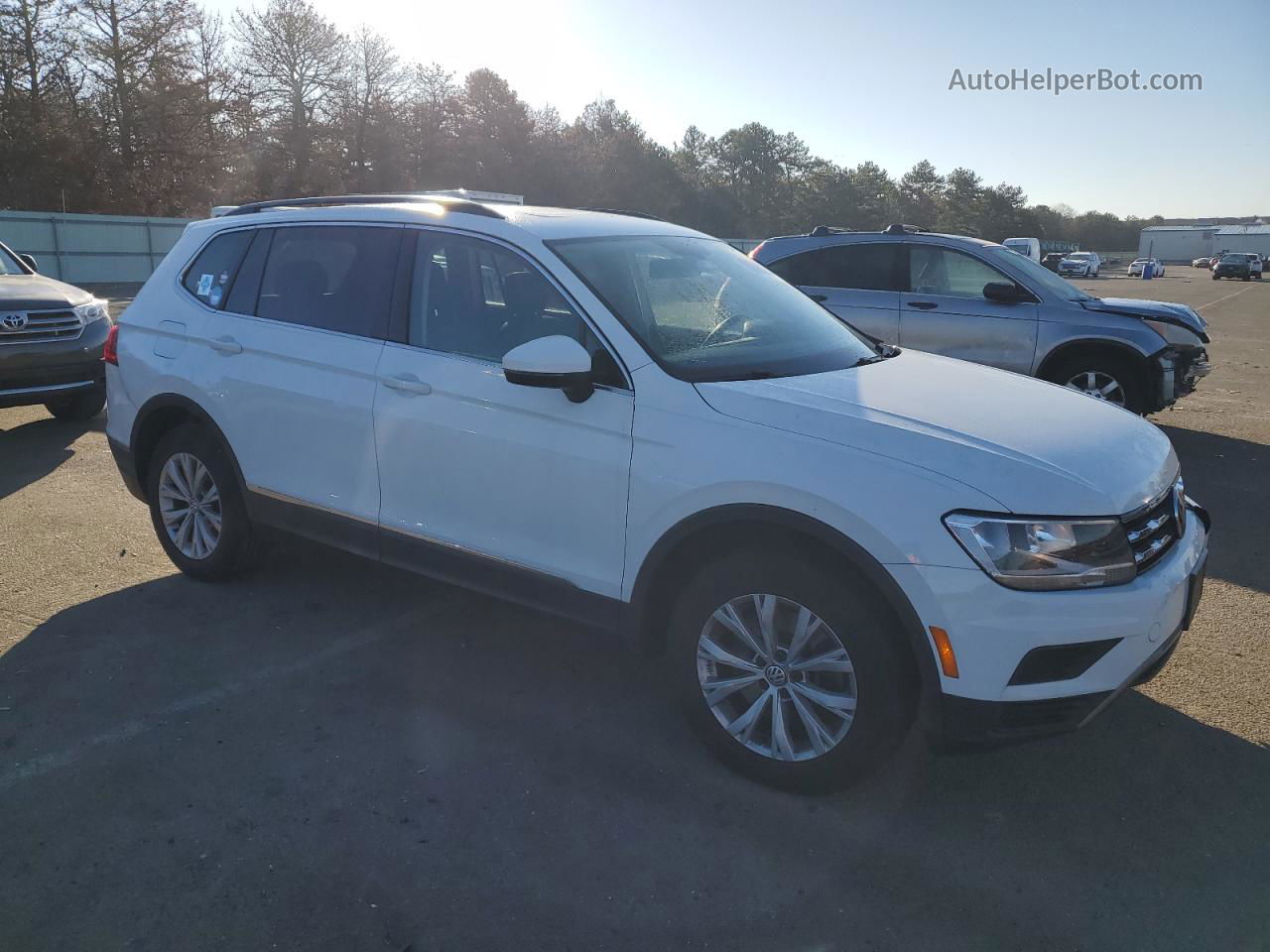 2018 Volkswagen Tiguan Se Белый vin: 3VV2B7AX0JM112790