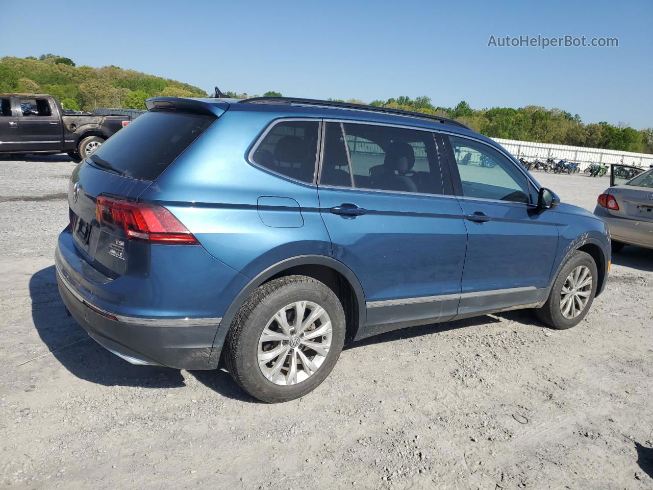 2018 Volkswagen Tiguan Se Blue vin: 3VV2B7AX0JM151198