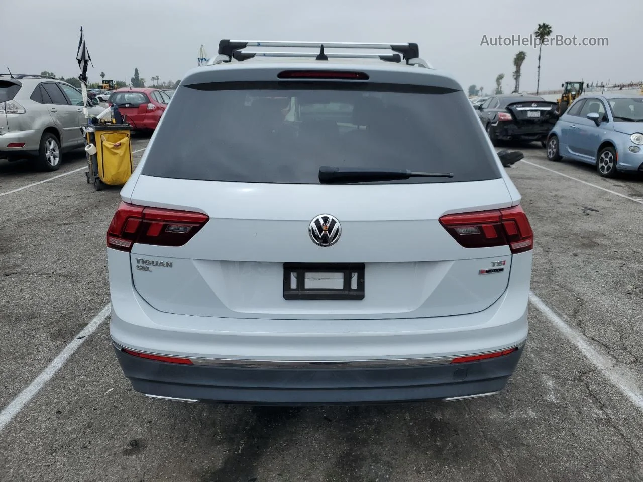 2018 Volkswagen Tiguan Se White vin: 3VV2B7AX0JM192415