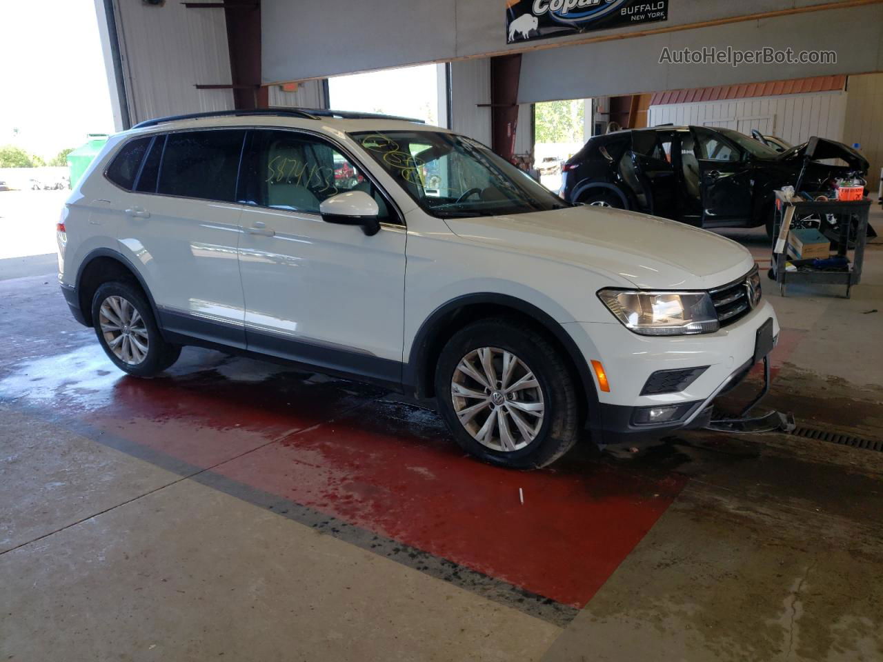 2018 Volkswagen Tiguan Se White vin: 3VV2B7AX2JM026056