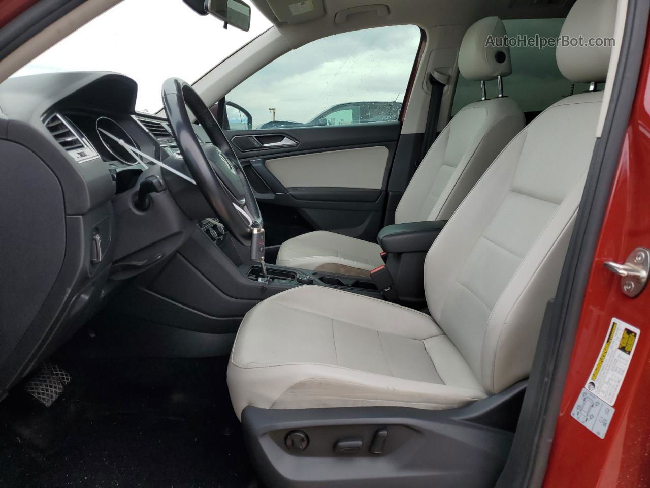 2018 Volkswagen Tiguan Se Maroon vin: 3VV2B7AX4JM085366
