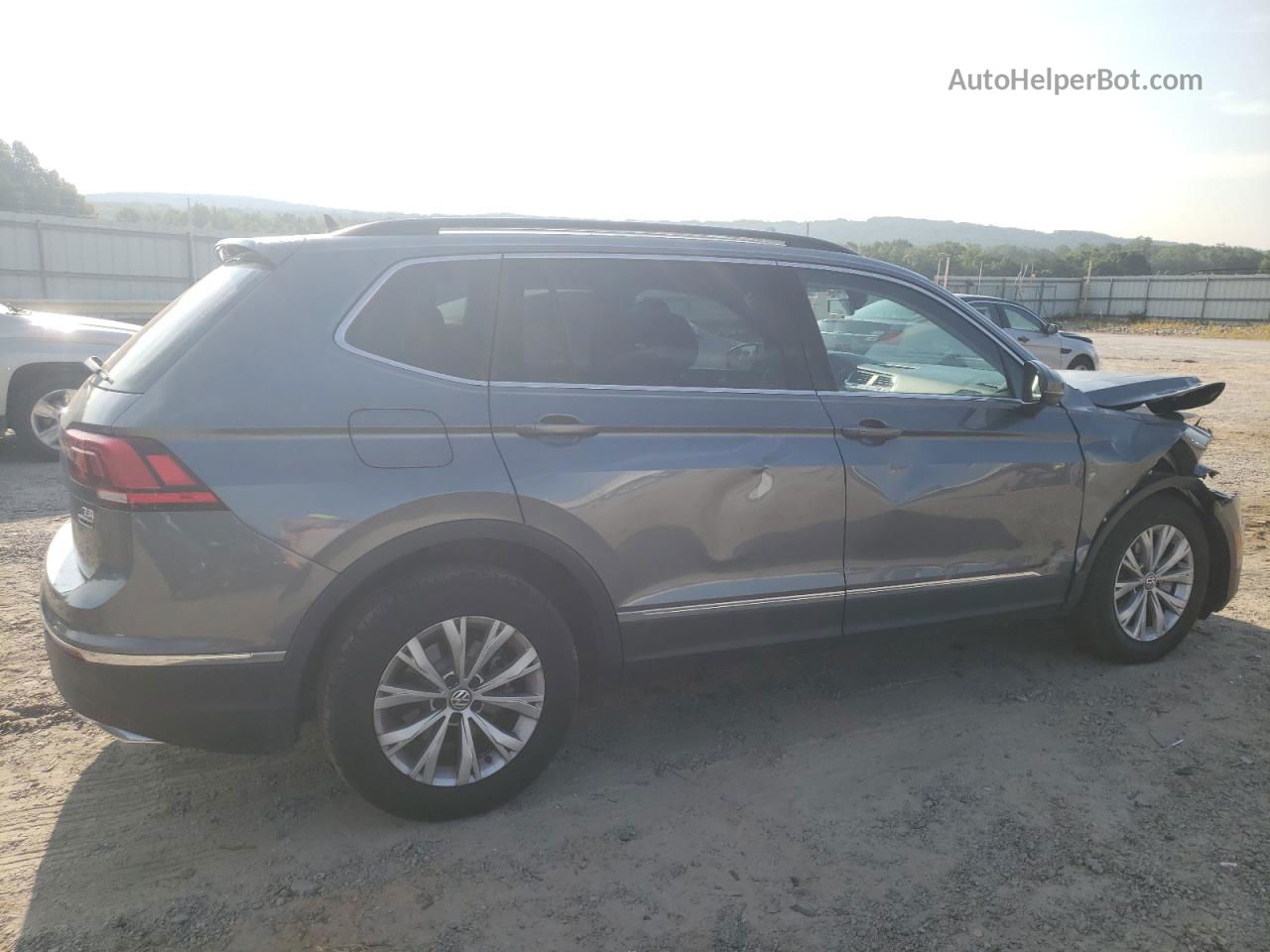 2018 Volkswagen Tiguan Se Gray vin: 3VV2B7AX6JM147673