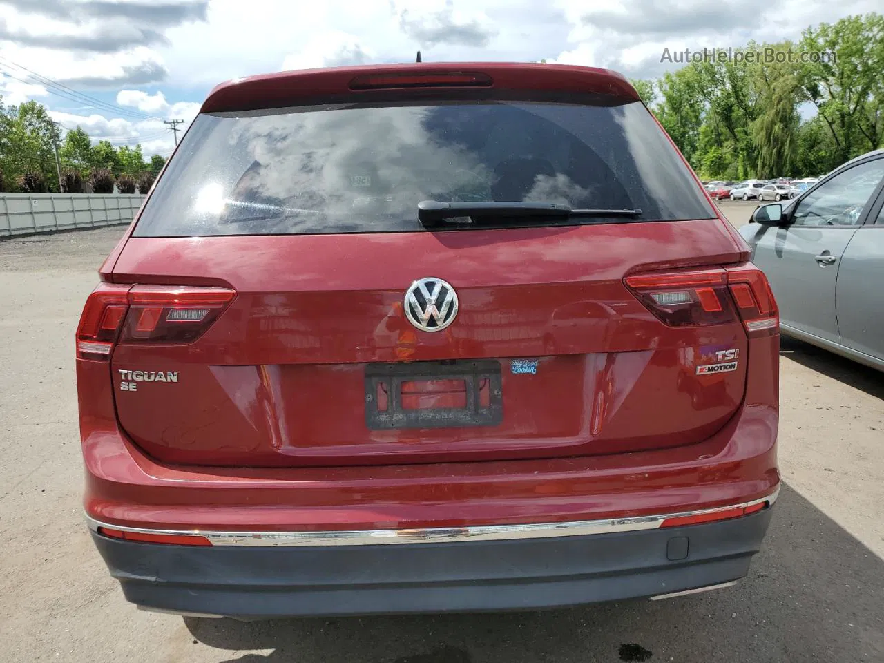 2018 Volkswagen Tiguan Se Red vin: 3VV2B7AX8JM040057