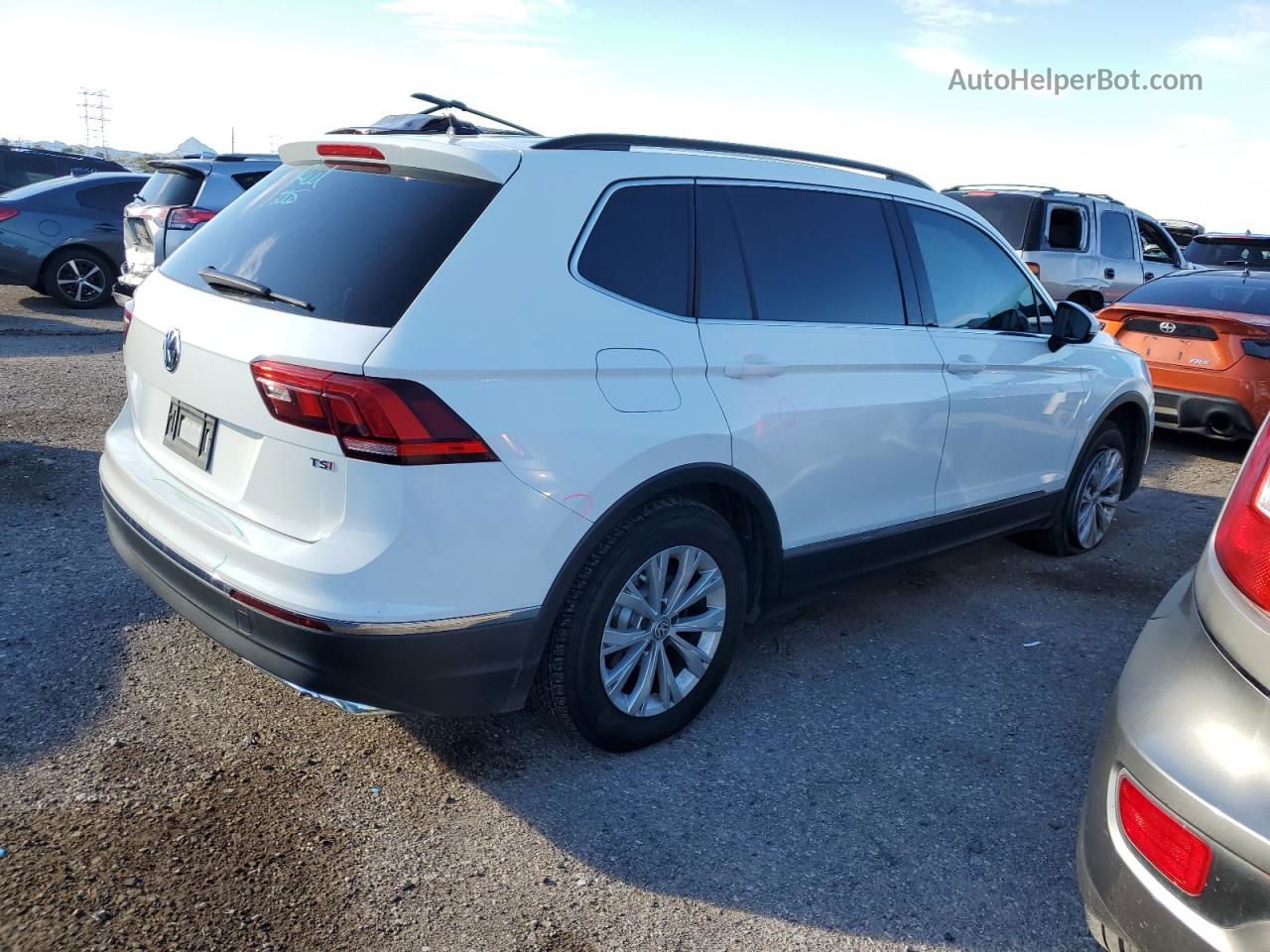 2018 Volkswagen Tiguan Se White vin: 3VV3B7AX0JM001791