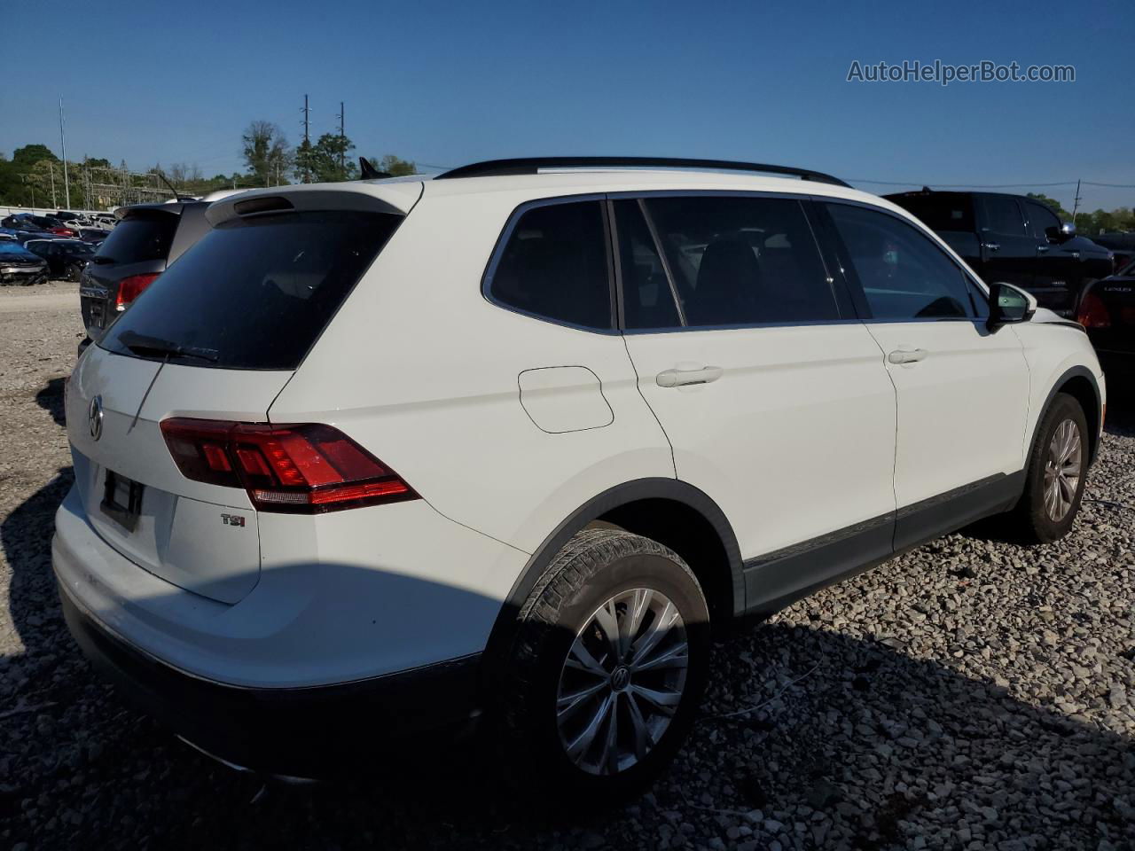 2018 Volkswagen Tiguan Se White vin: 3VV3B7AX1JM056752