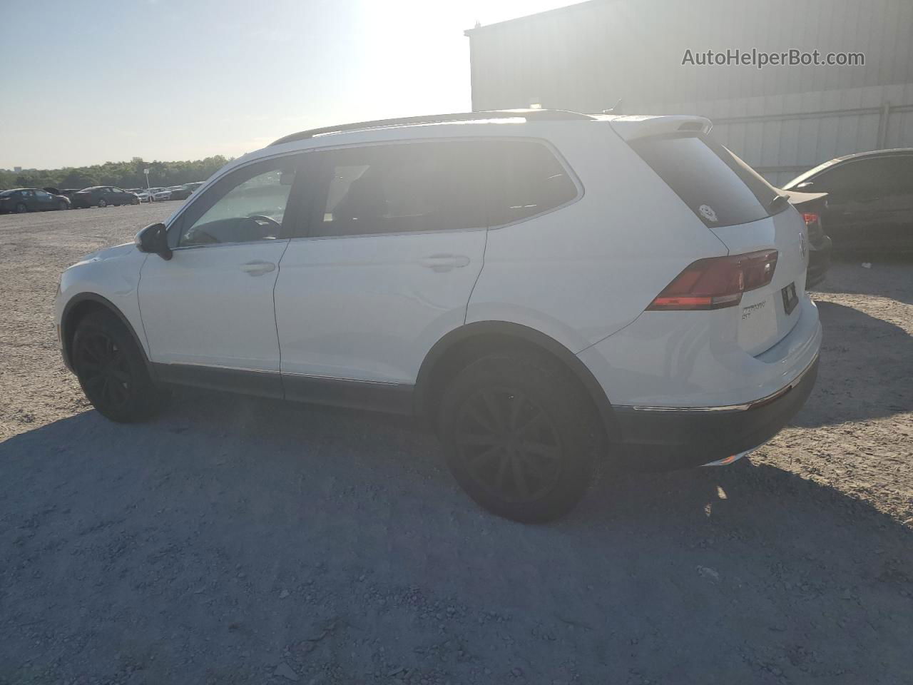 2018 Volkswagen Tiguan Se White vin: 3VV3B7AX1JM063877