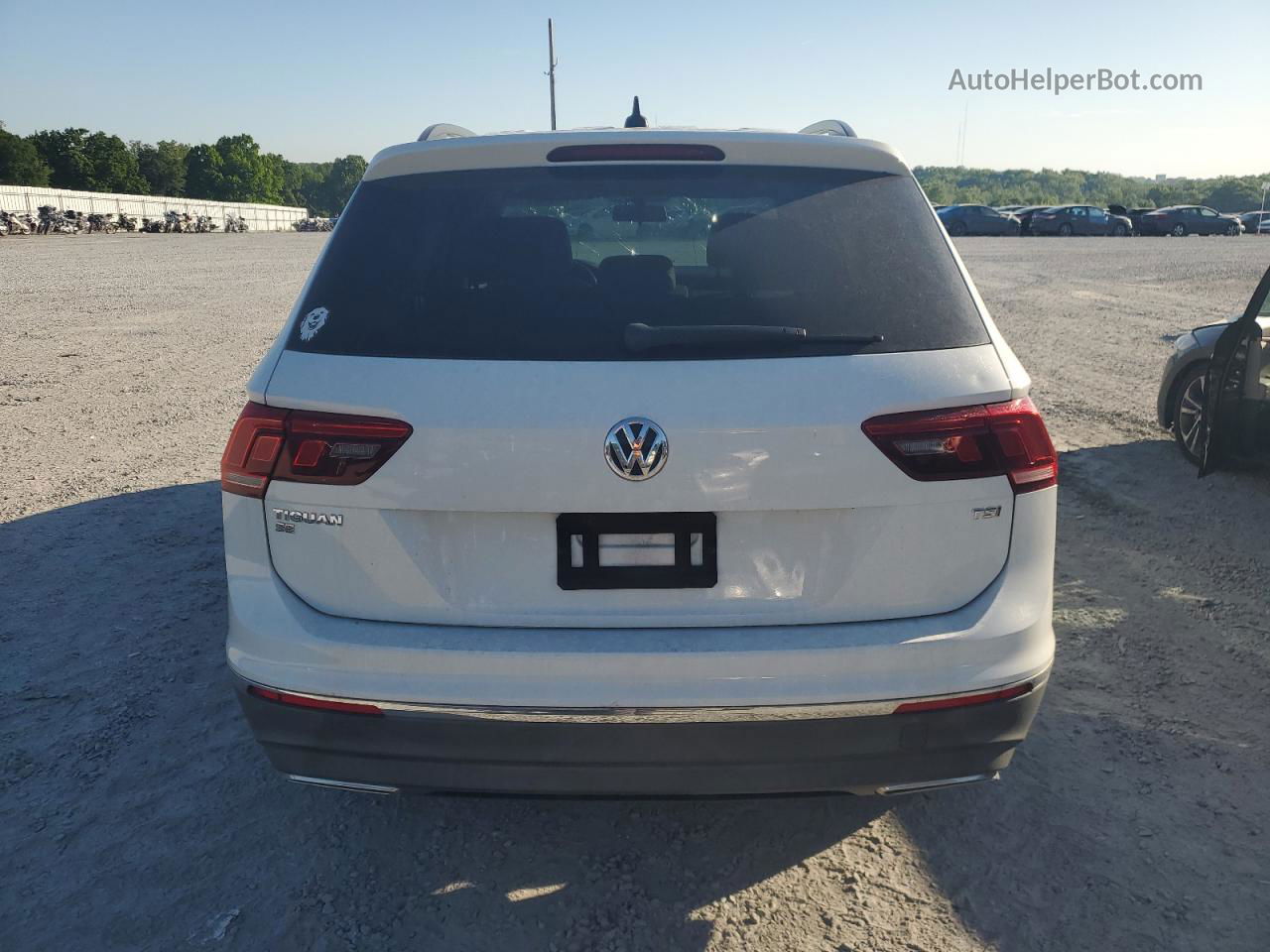 2018 Volkswagen Tiguan Se White vin: 3VV3B7AX1JM063877