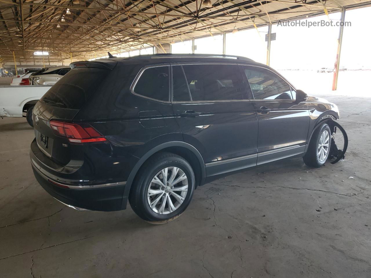 2018 Volkswagen Tiguan Se Black vin: 3VV3B7AX2JM098251