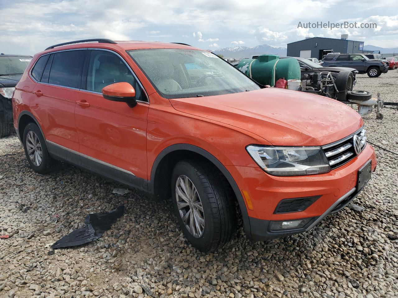 2018 Volkswagen Tiguan Se Orange vin: 3VV3B7AX5JM025682