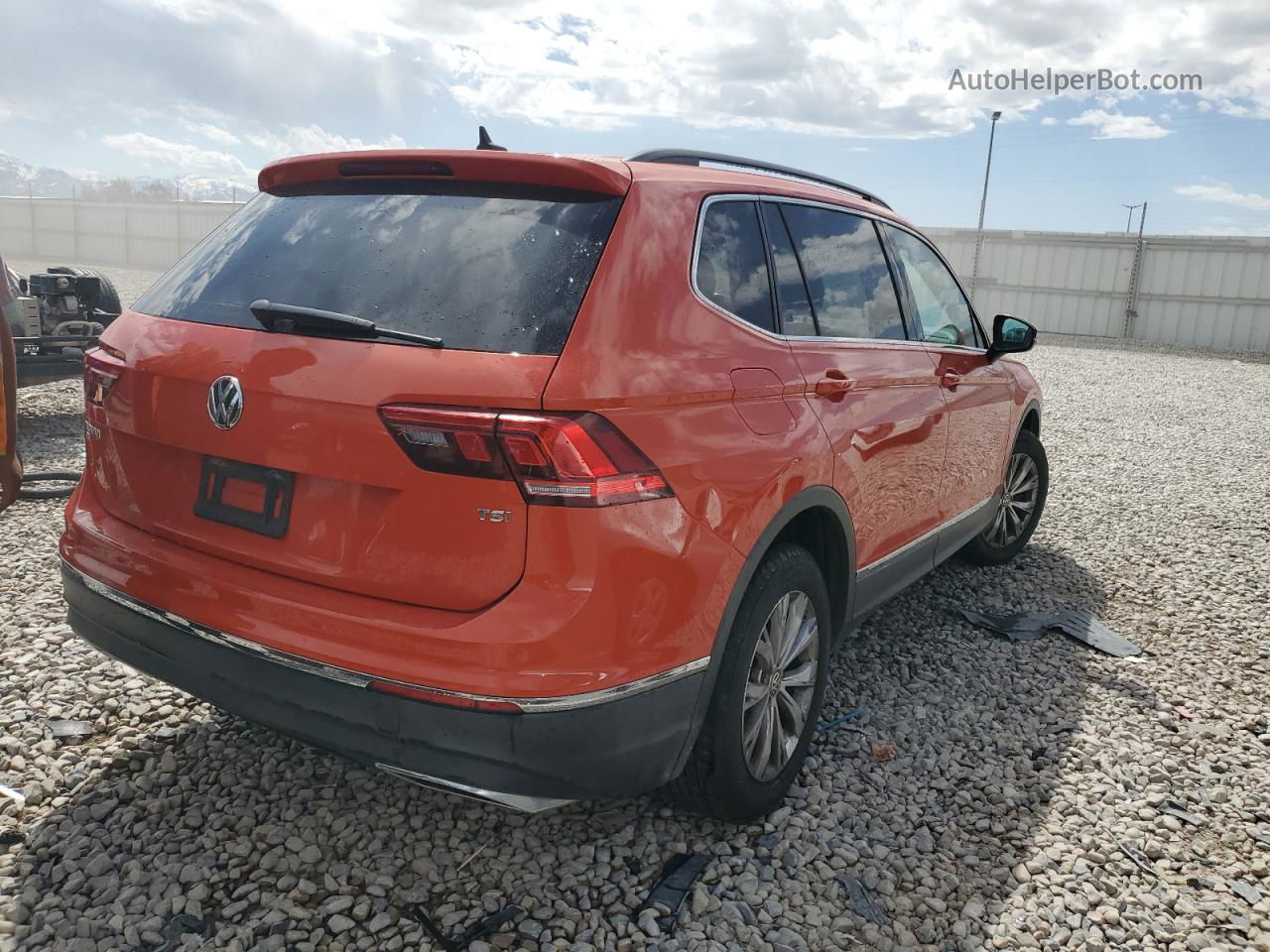 2018 Volkswagen Tiguan Se Orange vin: 3VV3B7AX5JM025682