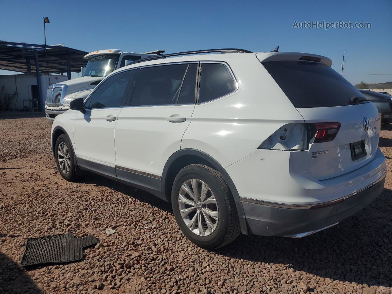 2018 Volkswagen Tiguan Se White vin: 3VV3B7AX5JM163237