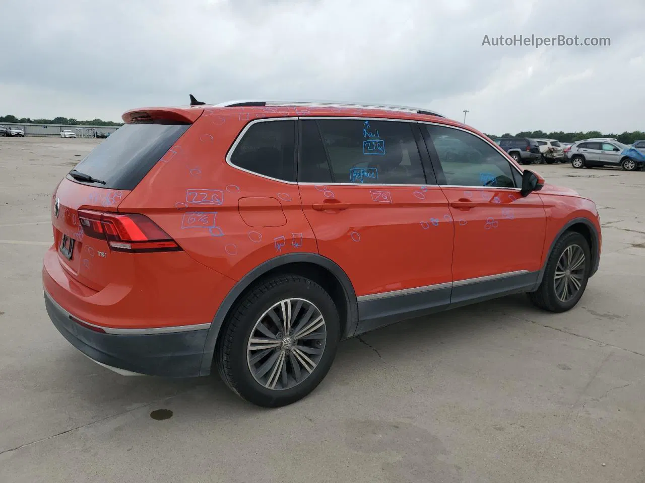 2018 Volkswagen Tiguan Se Orange vin: 3VV3B7AX8JM024851