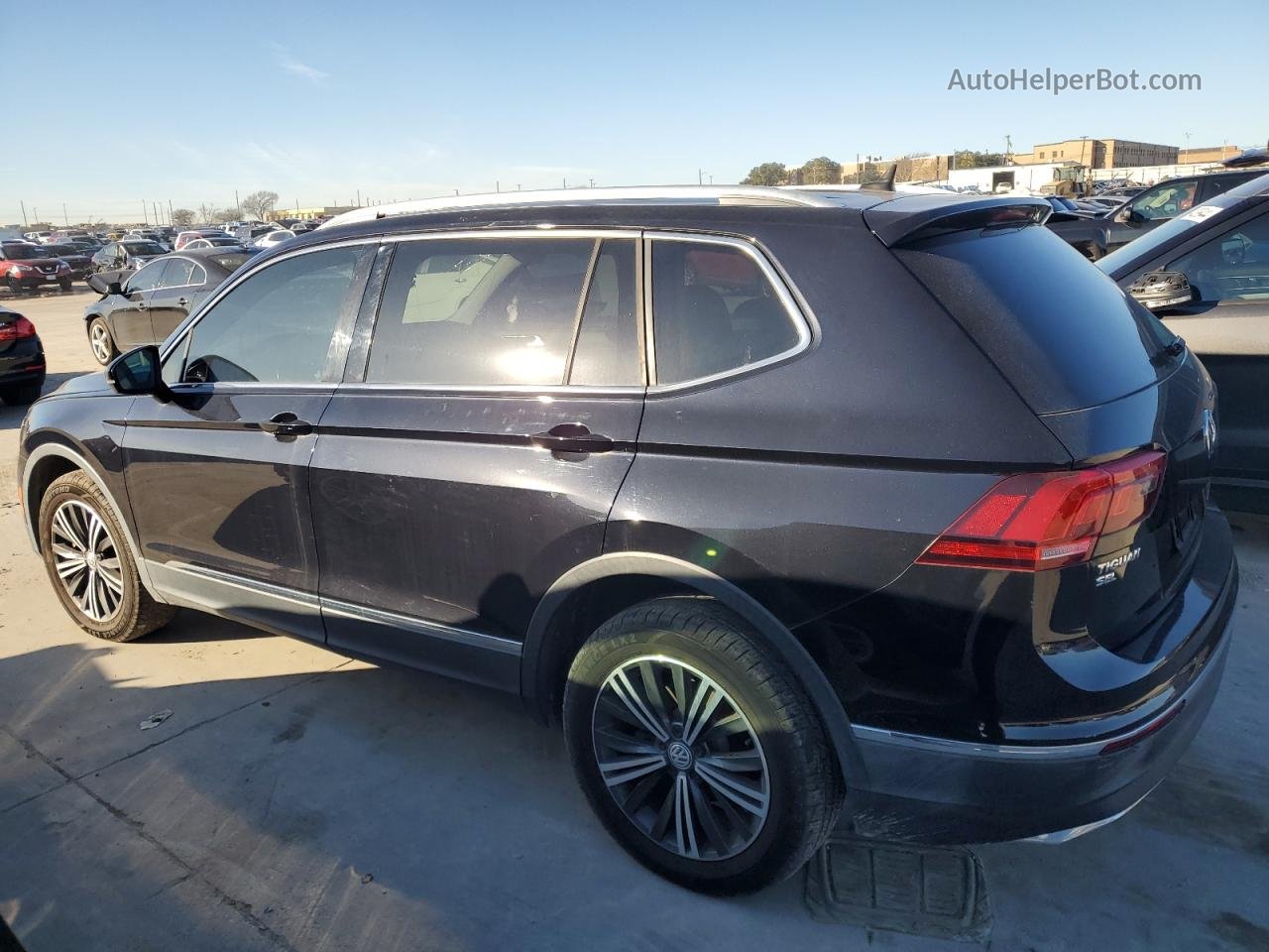 2018 Volkswagen Tiguan Se Black vin: 3VV3B7AX8JM084953