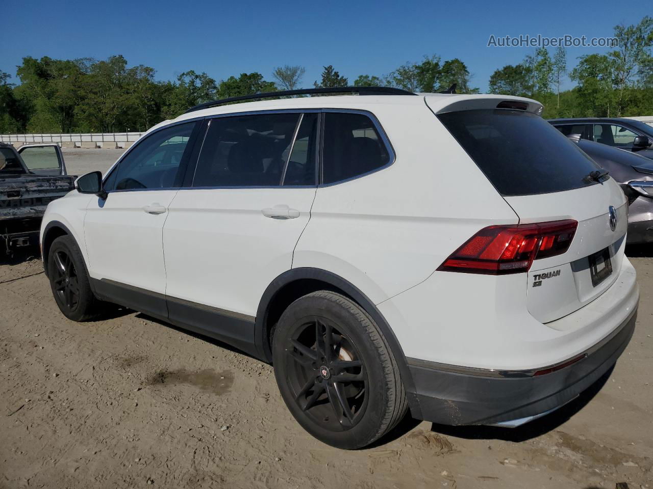 2018 Volkswagen Tiguan Se White vin: 3VV3B7AX9JM011591