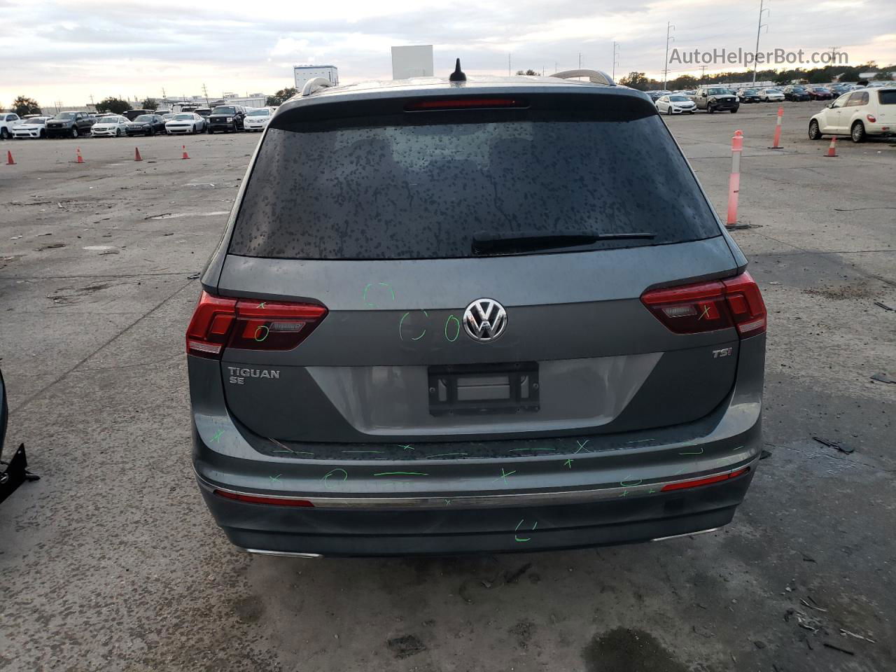 2018 Volkswagen Tiguan Se Gray vin: 3VV3B7AX9JM029413
