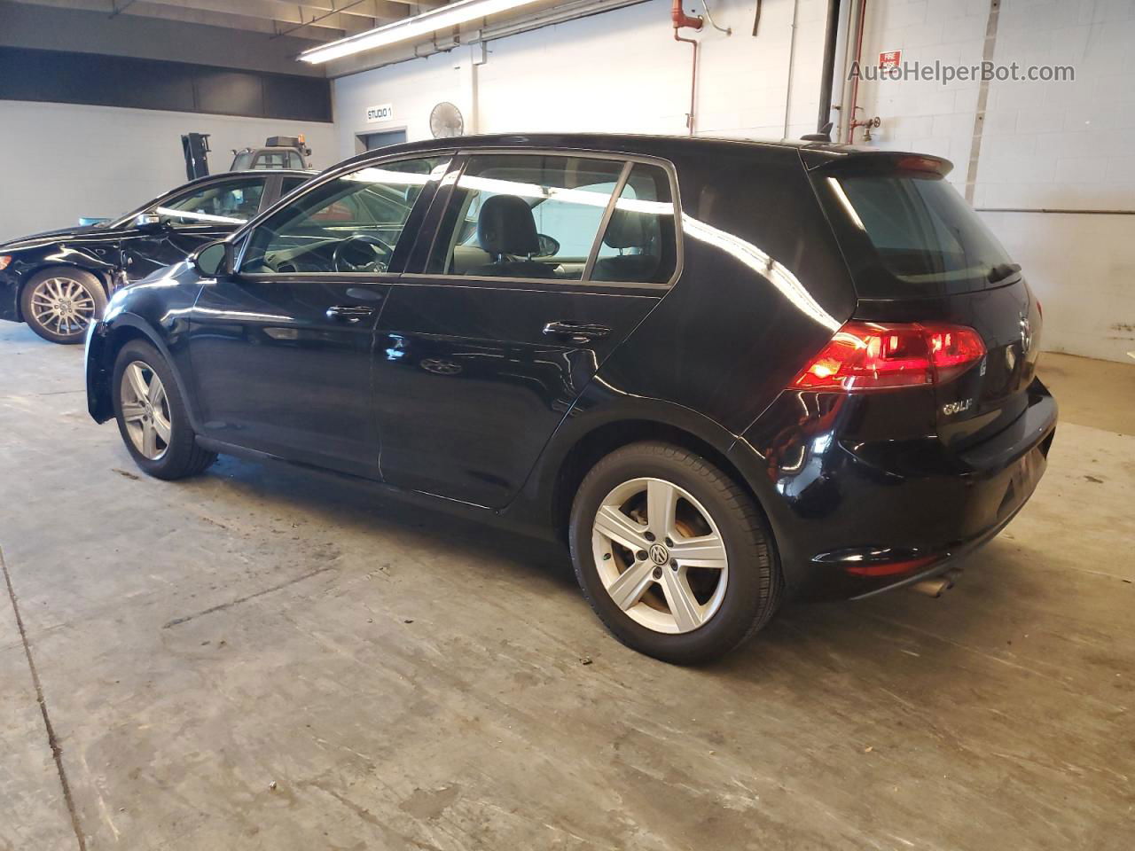 2017 Volkswagen Golf S Черный vin: 3VW117AU9HM070582