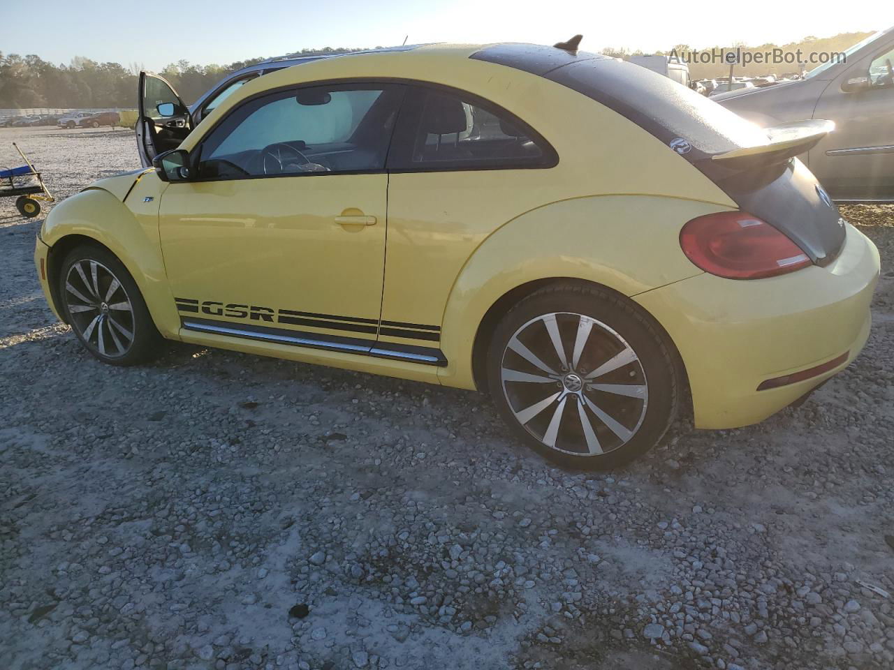 2014 Volkswagen Beetle Turbo Золотой vin: 3VW4S7ATXEM621163