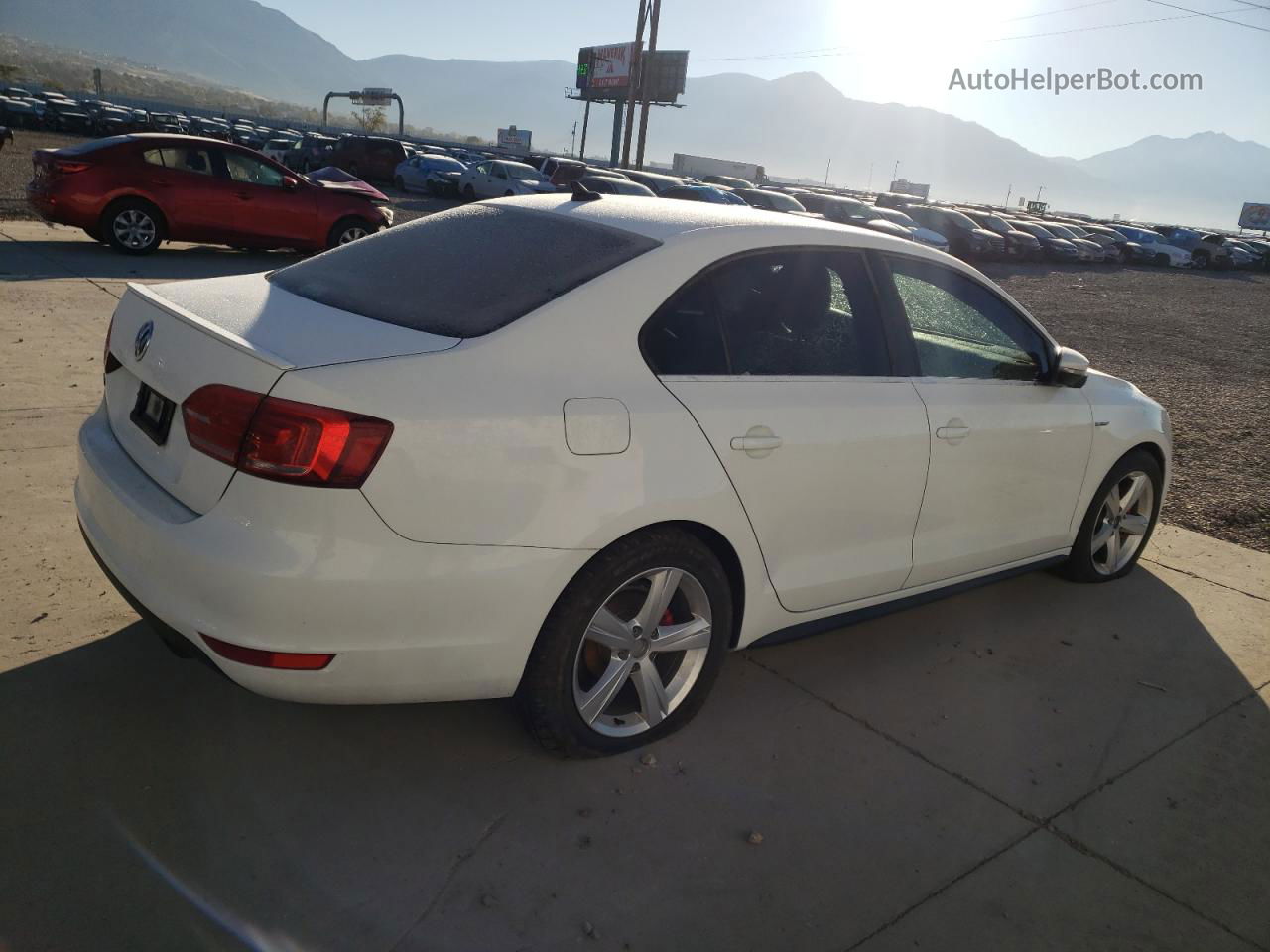 2014 Volkswagen Jetta Gli White vin: 3VW4T7AJ3EM292172