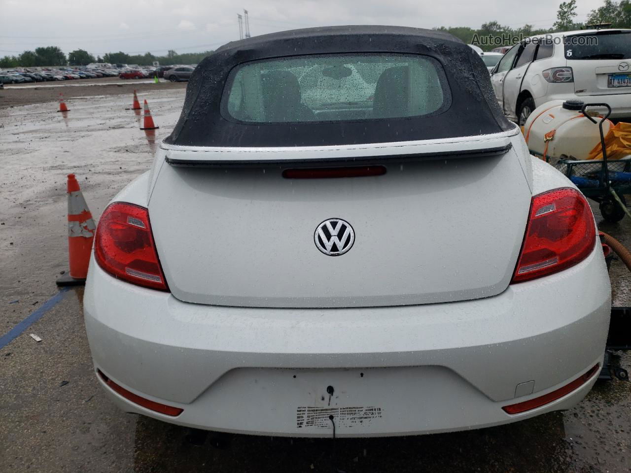 2014 Volkswagen Beetle  White vin: 3VW517AT0EM817801