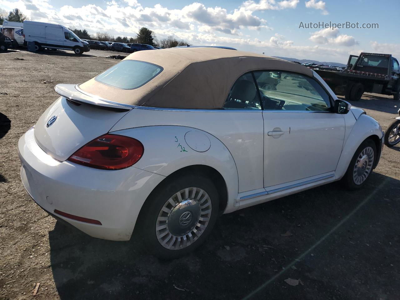 2014 Volkswagen Beetle  White vin: 3VW5P7AT7EM801593