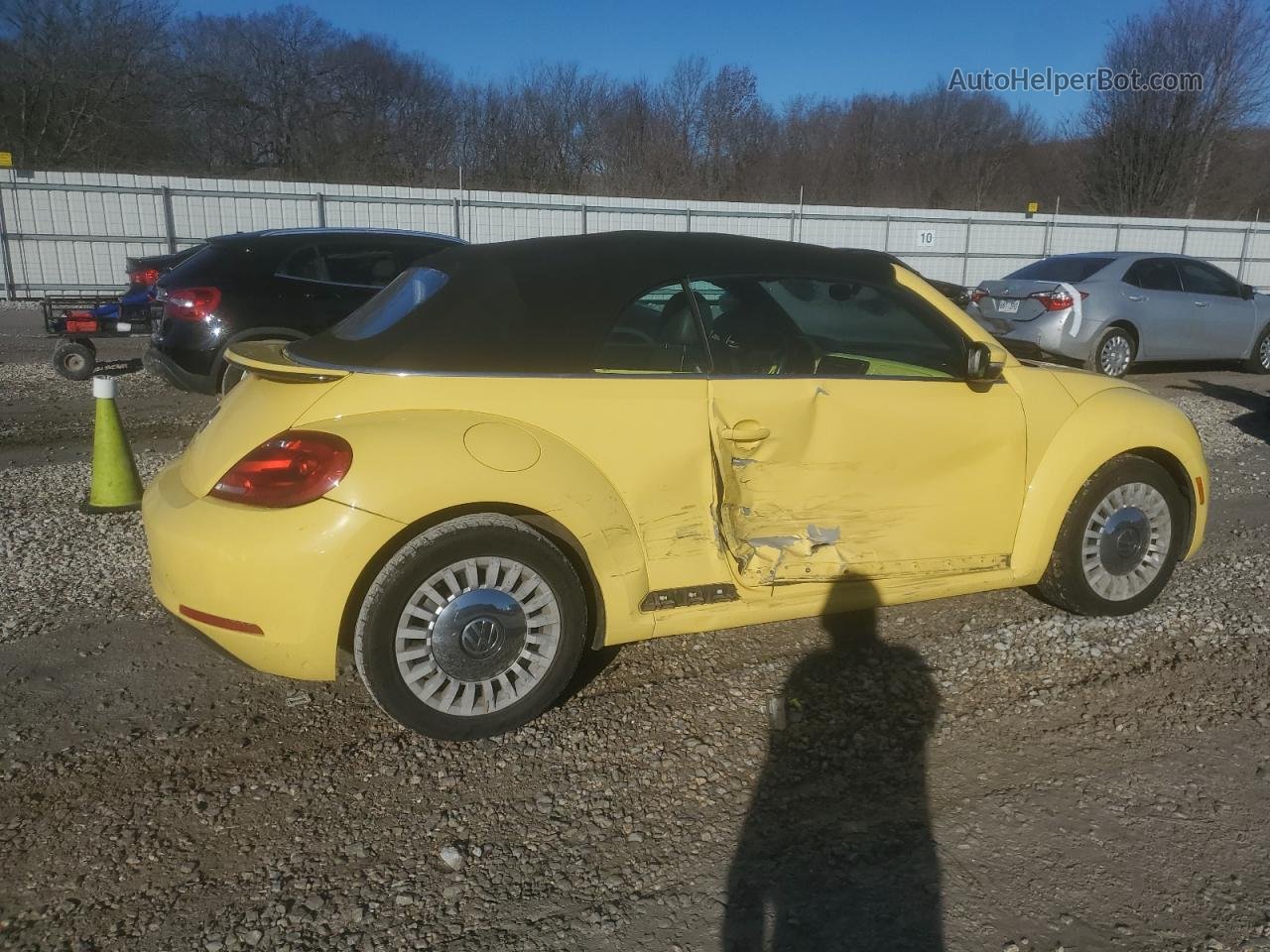 2014 Volkswagen Beetle  Yellow vin: 3VW5X7AT2EM803008