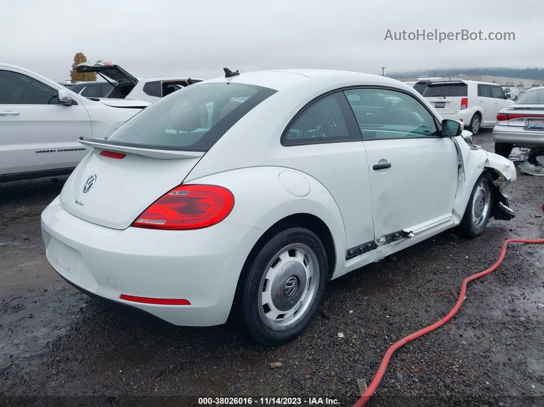 2016 Volkswagen Beetle 1.8t Classic Белый vin: 3VWF17AT0GM636396