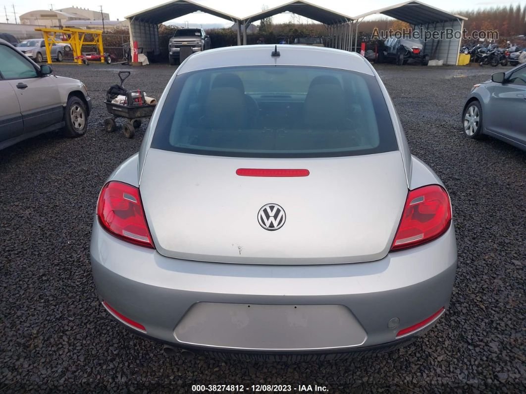 2014 Volkswagen Beetle 2.5l Entry Серебряный vin: 3VWFP7AT5EM609836